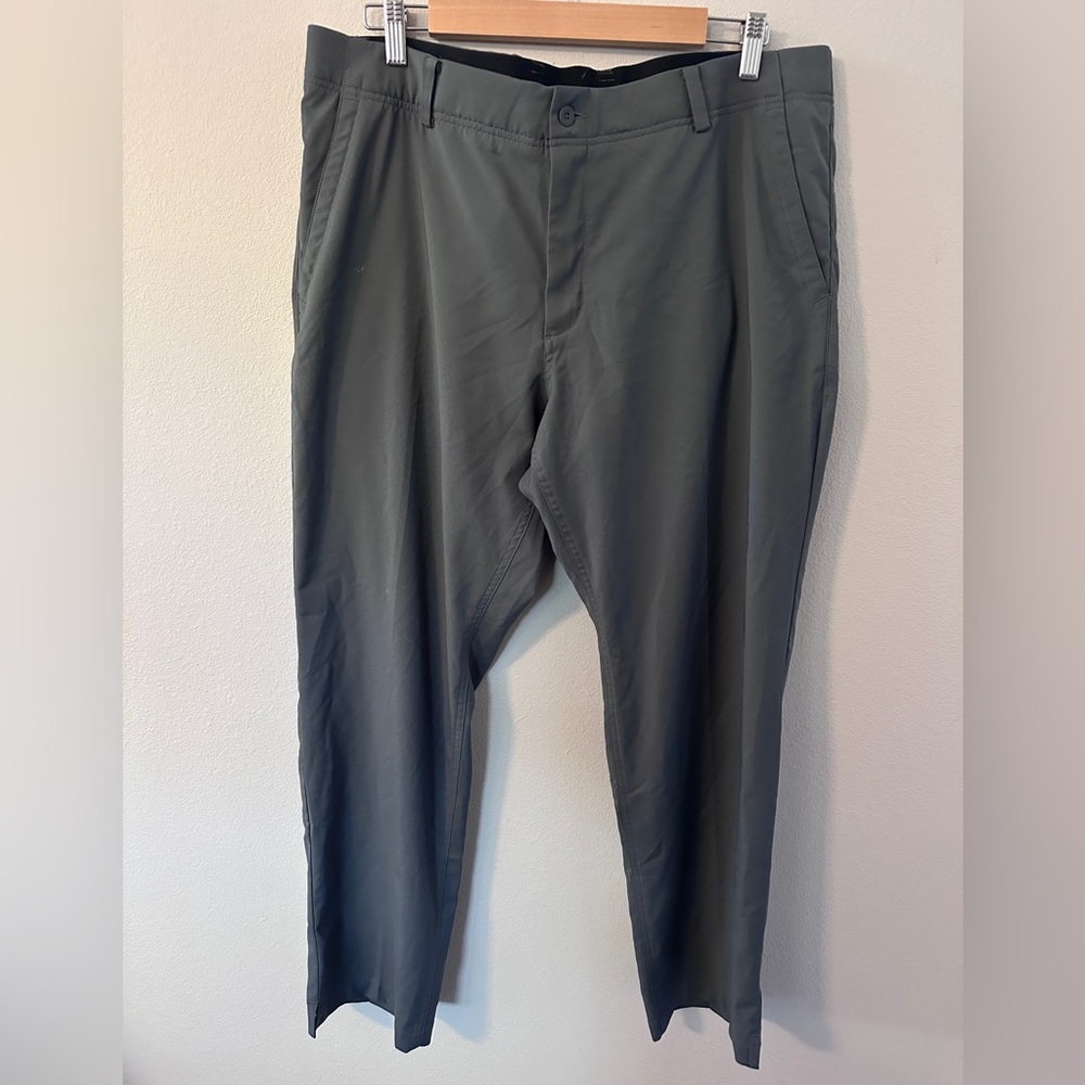 NIKE GOLF Standard Fit Dri-Fit Stretch Gray Flat Front Pants 38x30 Elastic Waist